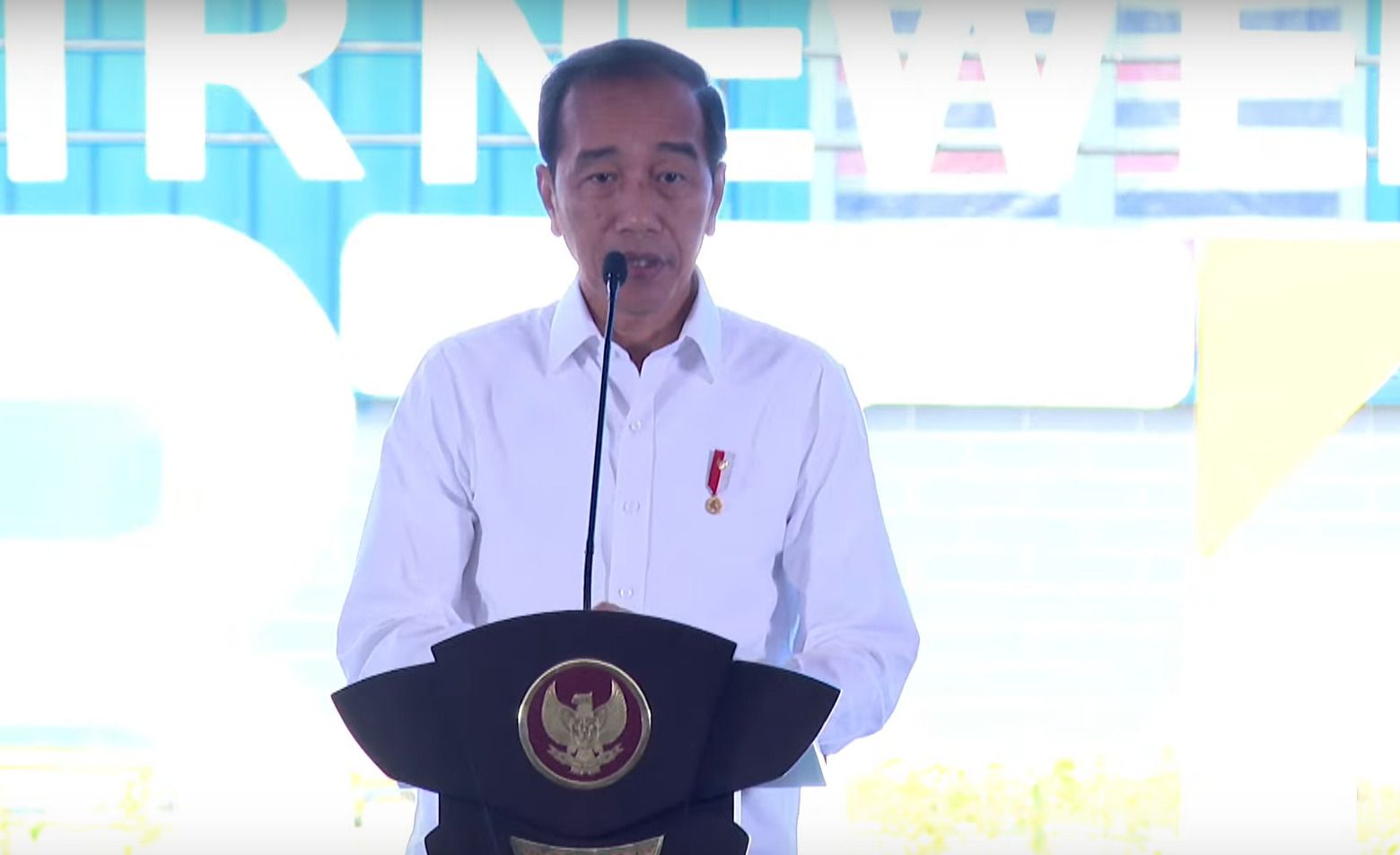 Presiden Jokowi dalam acara peresmian pabrik bahan anoda baterai litium  di Kendal,  Jawa Tengah  