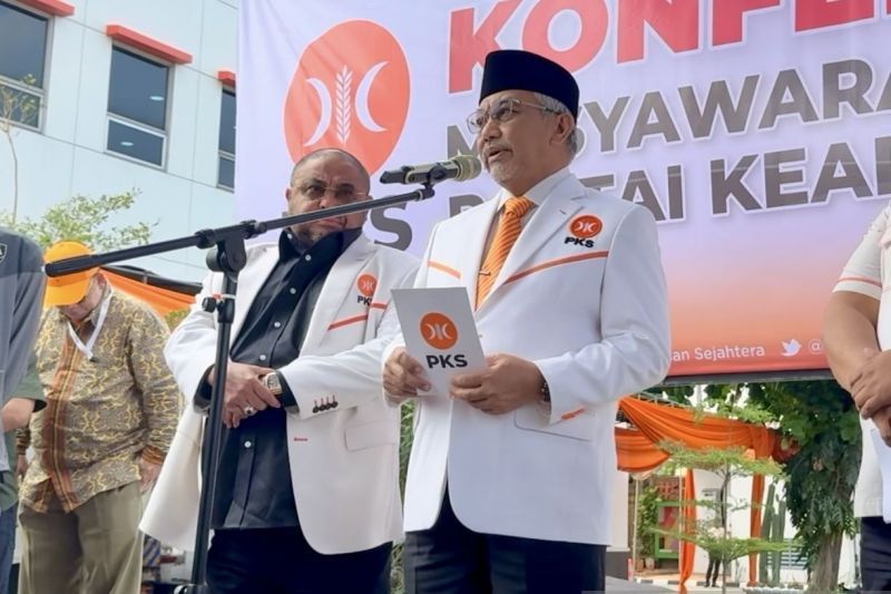 Presiden PKS Ahmad Syaikhu saat mengumumkan hasil musyawarah majelis syuro ke-11 PKS di Kantor DPP PKS, Jakarta Selatan, Sabtu (10/8/2024).   <b>(ANTARA/Narda Margaretha Sinambela)</b>