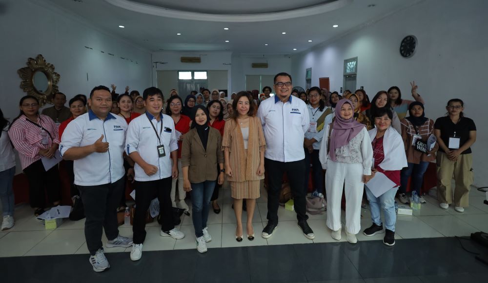 Anggota Komisi VI DPR RI dari Fraksi PDI Perjuangan Sondang Tampubolon, Yayasan Nusantara Membangun Bangsa dan Permodalan Nasional Madani berkolaborasi menyelenggarakan pelatihan bersama membuat kue olahan dalam menumbuhkan wirausaha baru di Jakarta Timur, pada 12-13 Agustus 2024. (Foto: Wira Ginting)