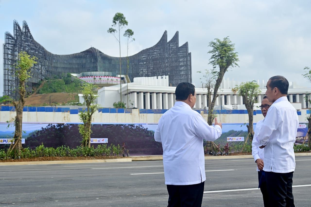 Prabowo Subianto menghadiri sidang kabinet perdana di Ibu Kota Nusantara (IKN), Kalimantan Timur, Senin (12/8) dan dipimpin langsung oleh Presiden RI, Joko Widodo (Jokowi). <b>(Dok.Istimewa)</b>