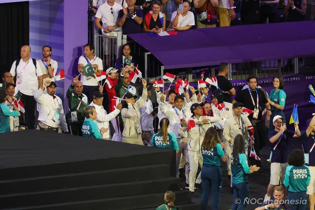 Kontingen Indonesia pada penutupan Olimpiade Paris 2024 <b>(NOC Indonesia)</b>