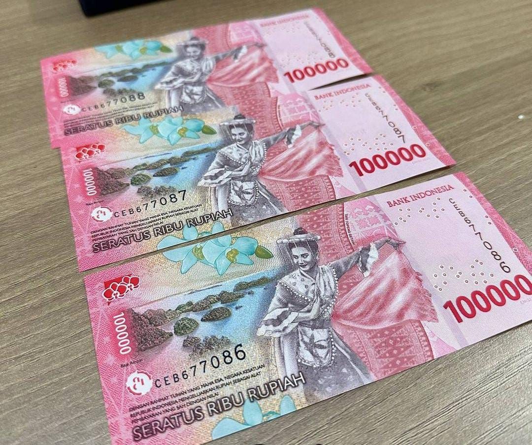 uang dengan kondisi tanpa gambar muka Pahlawan di uang rupiah Rp100.000 (Instagram @folkshitt)