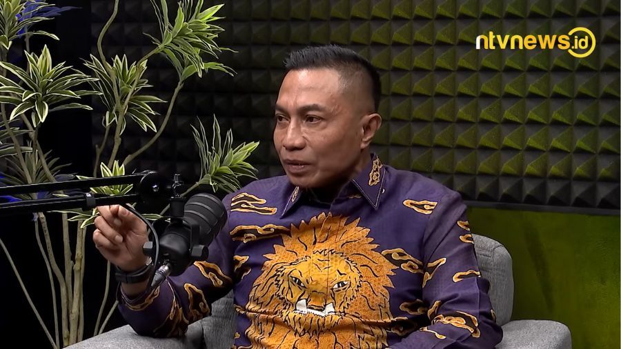 Bakal Calon Gubernur DKI dari unsur independen, Komjen Pol (Purn) Dharma Pongrekun yang juga mantan Wakil Kepala Badan Siber dan Sandi Negara (BSSN) saat di Podcast Dari Pulomas (DPO) di Redaksi ntvnews.id, Jakarta Timur.  <b>(Foto: Youtube ntvnews.id)</b>