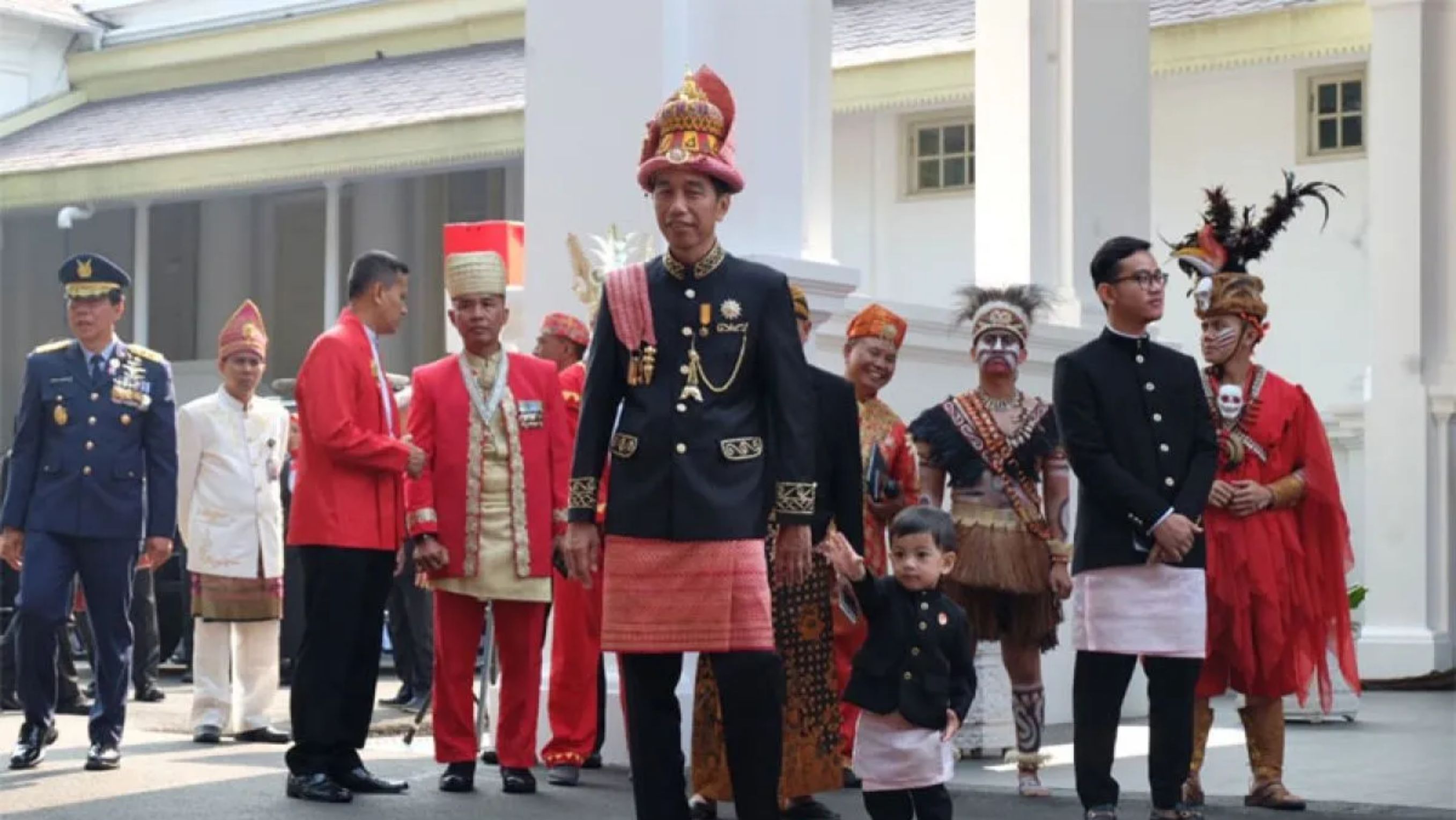 Jokowi Baju Adat dari Aceh (HUT RI 2018) <b>(Antara)</b>