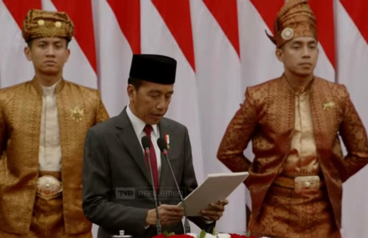 Presiden Jokowi saat paparan Nota Keuangan APBN 2025 di kompleks Parlemen