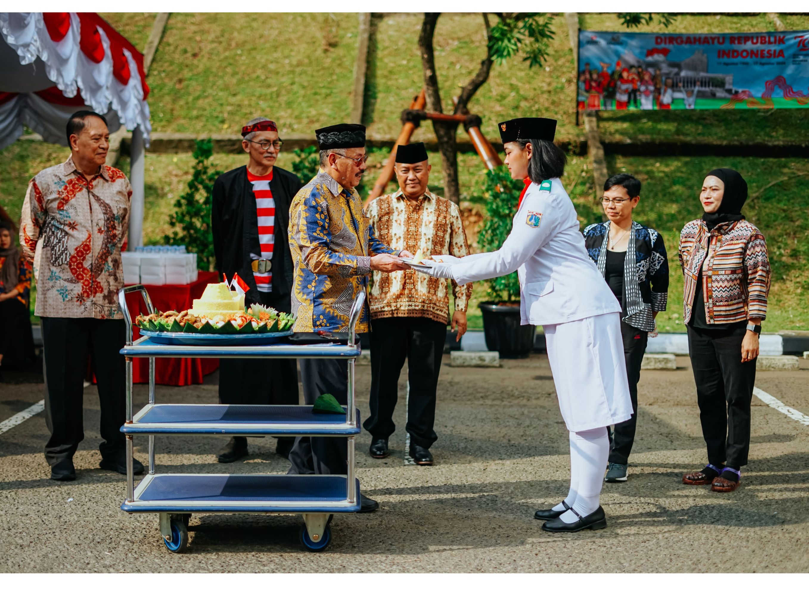 Artha Graha Peduli dan Artha Graha Network menggelar upacara kemerdekaan yang dilaksanakan serentak di 45 titik lokasi yang tersebar di 32 provinsi di Indonedia, <b>(Istimewa)</b>