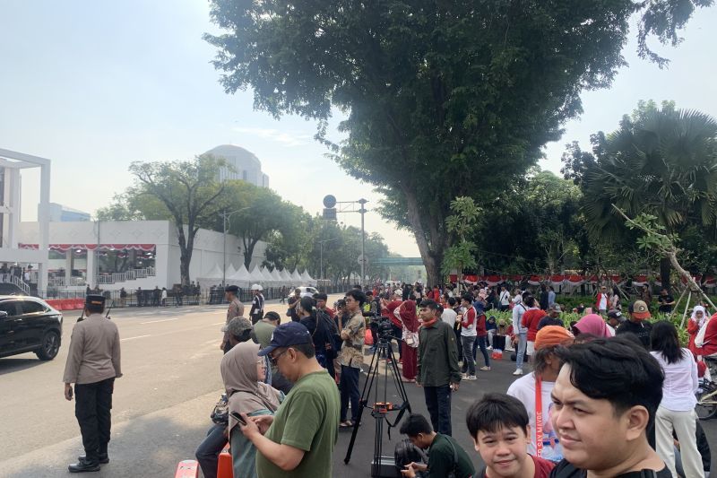 Warga menghadiri peringatan Detik-Detik Proklamasi di seberang Istana Merdeka di kawasan Monas, Jakarta Pusat, Sabtu (17/8/2024). <b>(Dok.Antara)</b>