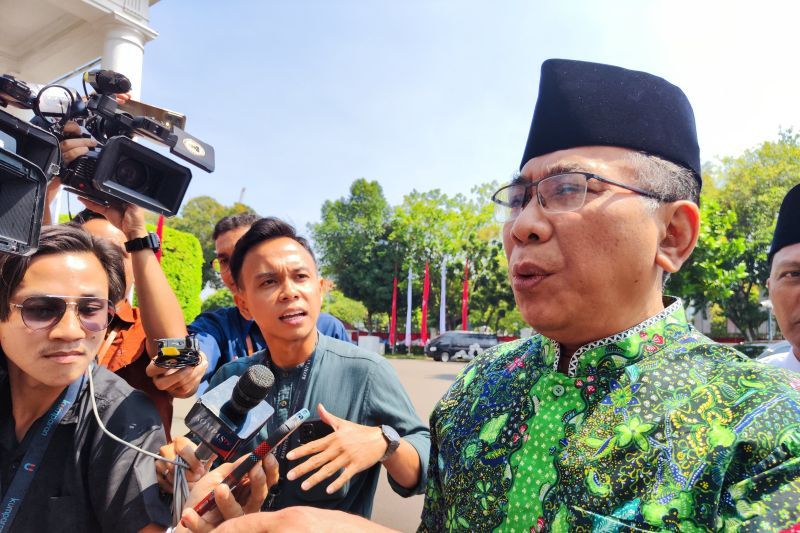 Ketua Umum Pengurus Besar Nahdlatul Ulama (PBNU) Yahya Cholil Staquf tiba di Istana Kepresidenan, Jakarta, Kamis (22/8/2024). <b>(Dok.Antara)</b>