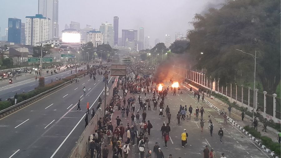 Demo depan DPR <b>(Ntvnews.id/Adiansyah)</b>