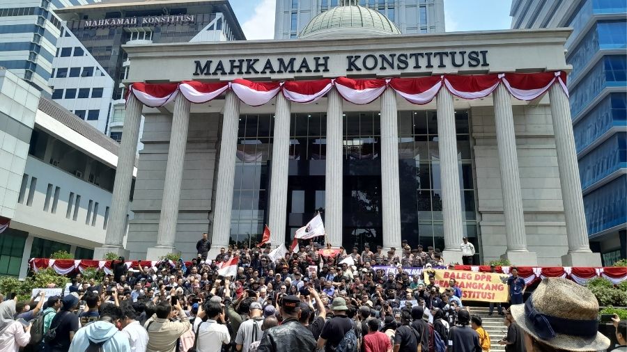 Aksi massa di MK <b>(Ntvnews.id/Adiansyah)</b>