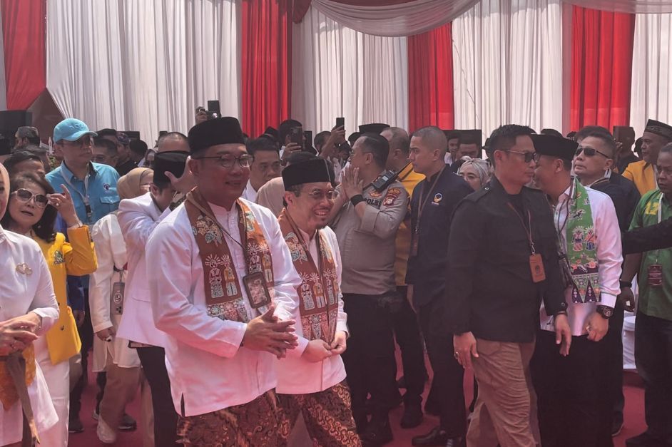 Bakal Calon Gubernur Jakarta, Ridwan Kamil dan Wakilnya yaitu Suswono tiba di KPU Jakarta, (Ntvnews.id-Muslimin Trisyuliono).