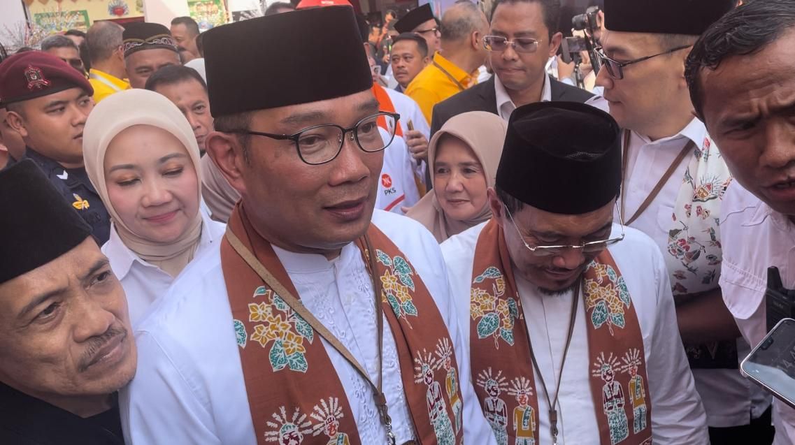 Ridwan Kamil resmi telah mendaftarkan diri sebagai calon gubernur Jakarta tahun 2024 di kantor Komisi Pemilihan Umum (KPU) Jakarta (Ntvnews.id-Muslimin Trisyuliono).