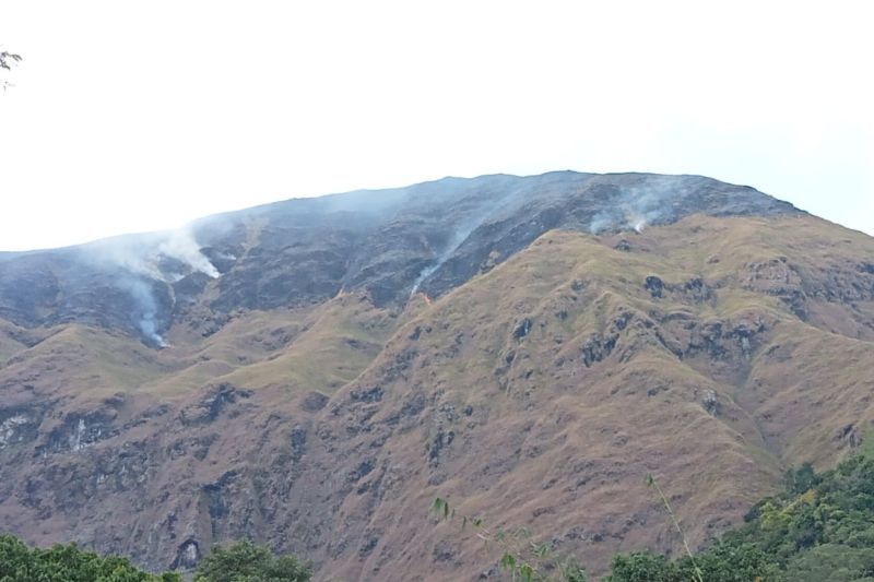 Gunung Rinjani Terbakar <b>(ANTARA)</b>