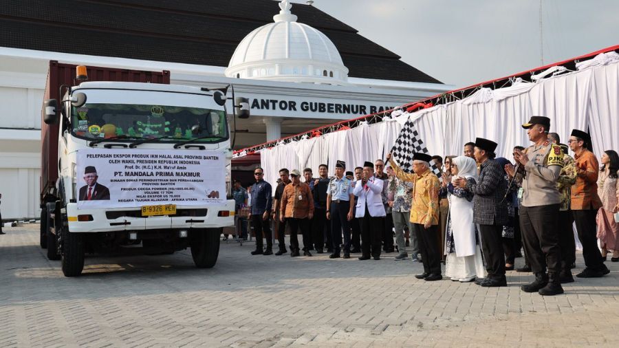 Kunjungan Wapres Ma&rsquo;ruf Amin pada Sosialisasi, Pendampingan, dan Pendaftaran Sertifikasi Halal Bagi 1000 Usaha Mikro Provinsi Banten Tahun 2024 serta Peluncuran Kawasan Industri Halal (KIH) Modern Cikande di Lapangan Upacara Kantor Gubernur Banten, KP3B Curug, Kota Serang, Selasa (3/9/2024). <b>(Dok.Istimewa)</b>