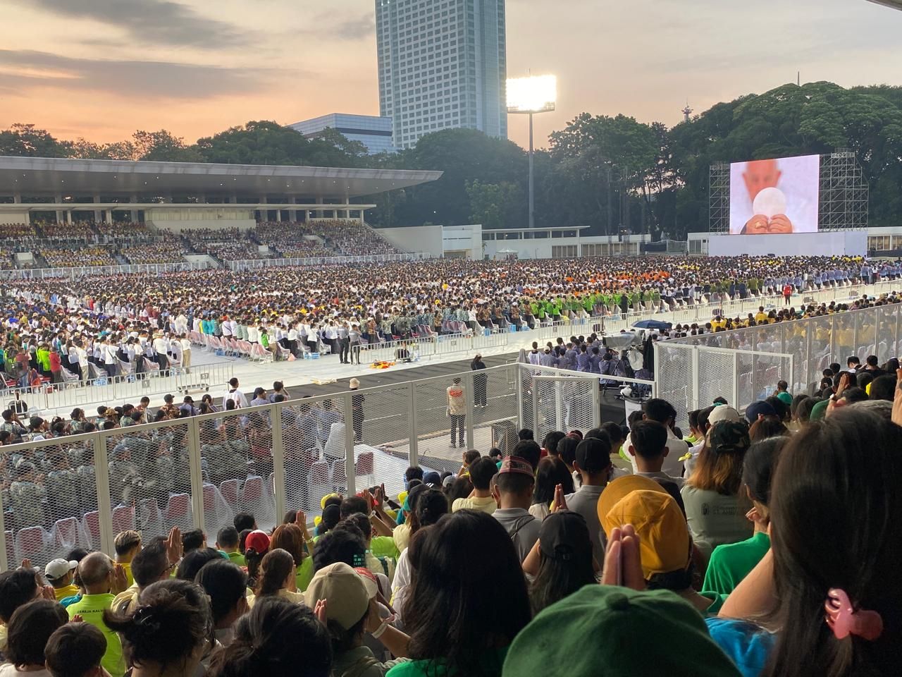  Misa di Stadion Madya, Senayan, Jakarta <b>(NTVNews)</b>