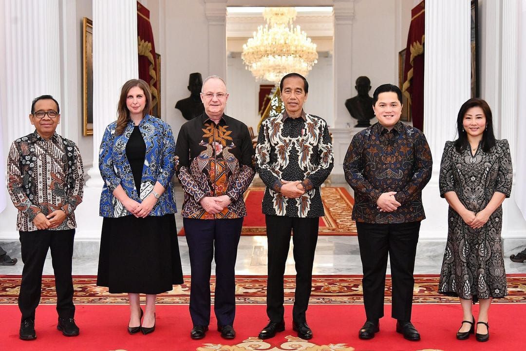 Menteri BUMN Erick Thohir dampingi Presiden Joko Widodo (Jokowi) dalam pertemuan dengan Chairman Vale Base Metal Global, Mark Cutifani