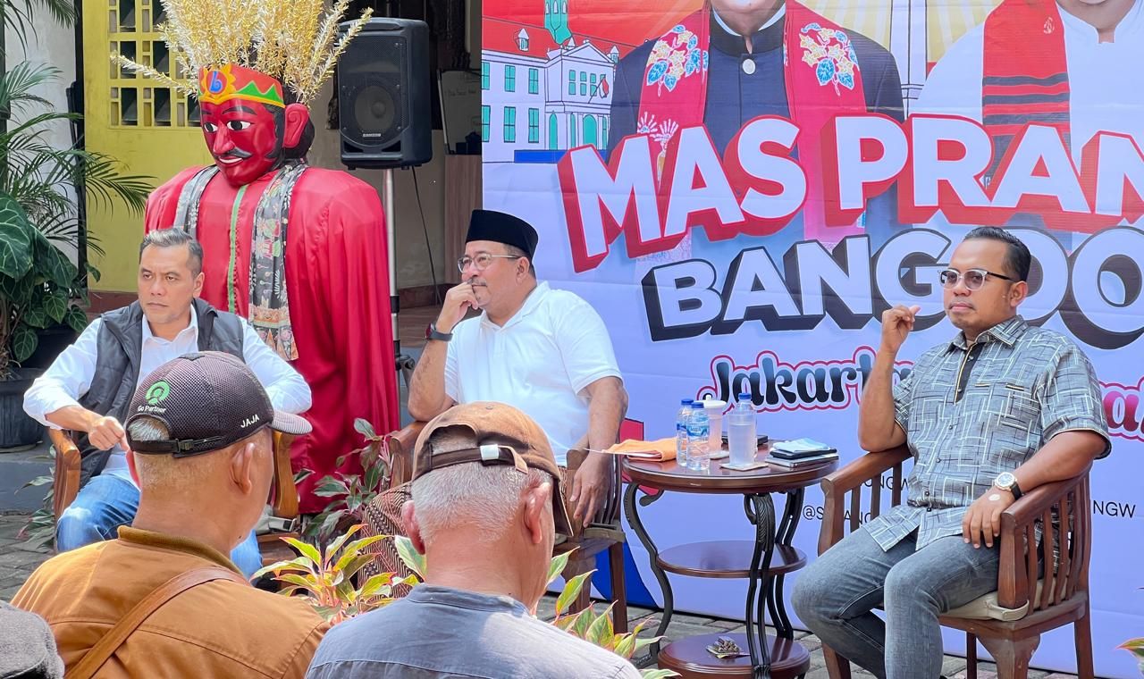 Sekretaris Tim Pemenangan Pramono-Rano, Beno Muhamad Ibnu (kanan). 