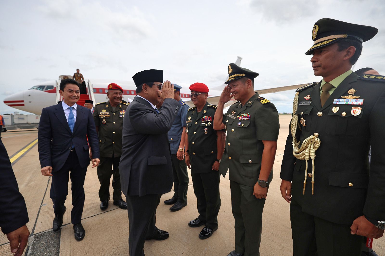 Usai kunjungan ke Laos, Menteri Pertahanan RI Prabowo Subianto tiba di Phnom Penh International Airport