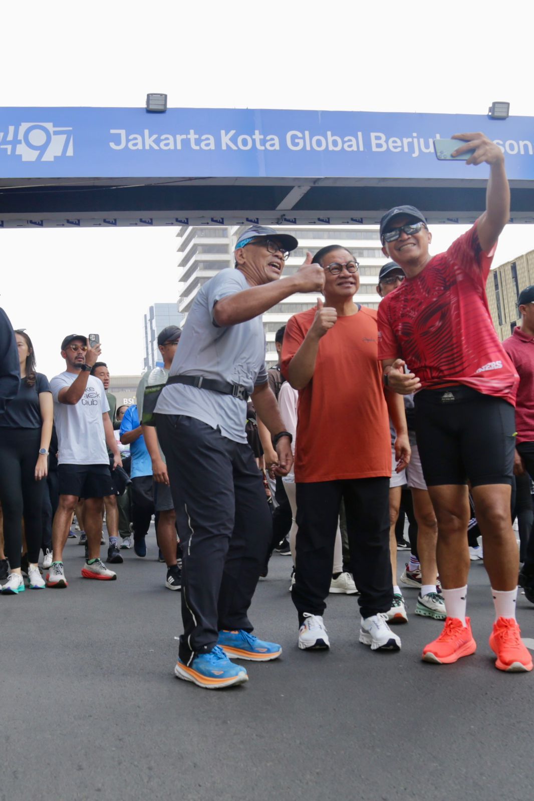 Pasangan bakal calon gubernur dan wakil gubernur Jakarta, Pramono Anung-Rano Karno (Bang Doel) mendatangi area hari bebas kendaraan atau car free day (CFD) di kawasan Bundaran HI, Jakarta Pusat, Minggu (8/9/2024) pagi. <b>(Dok.Istimewa)</b>