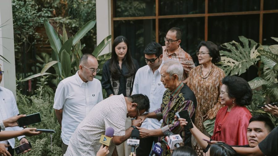 Bakal calon wakil gubernur Jakarta Rano Karno (Bang Doel) menemui Putra sulung Bung Karno, Guntur Soekarnoputra di kediamannya di kawasan Kemang, Jakarta Selatan, Kamis (12/9/2024). <b>(Dok.Istimewa)</b>