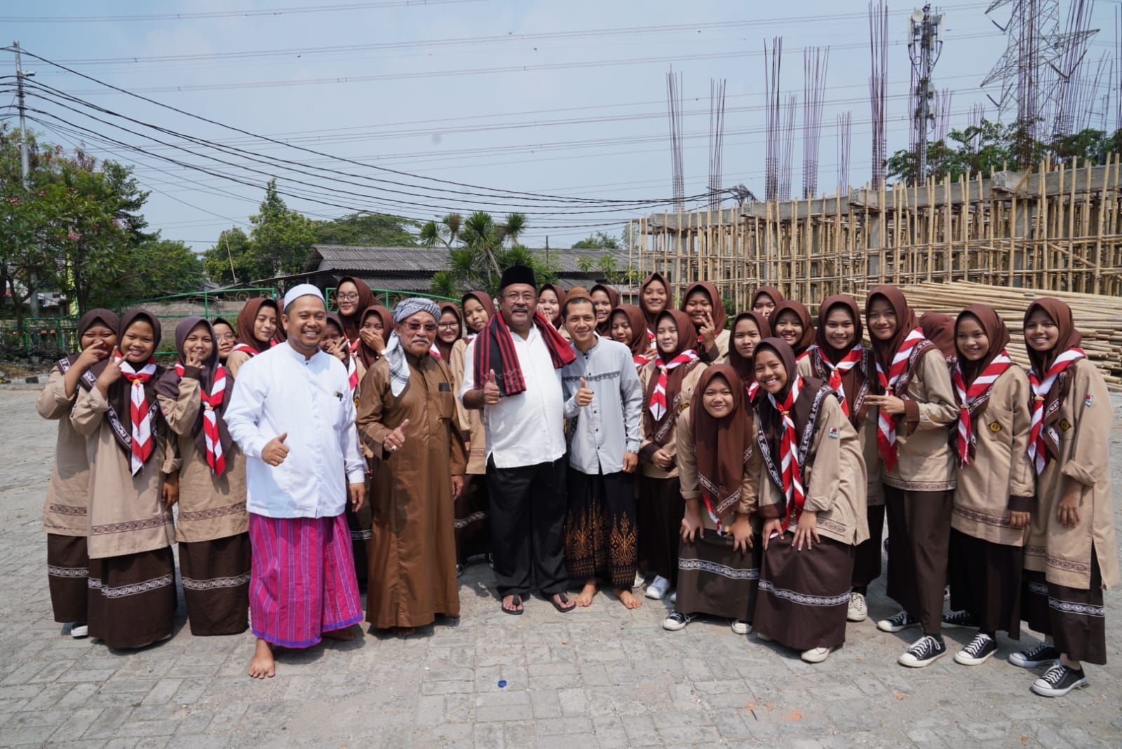 Bakal calon wakil gubernur Jakarta Rano Karno atau biasa disapa 'Bang Doel' melakukan silaturahim ke Ponpes Az-Ziyadah di Jalan Madrasah, Klender, Duren Sawit, Jakarta Timur, Jumat (13/9/2024).  <b>(Dok.Istimewa)</b>