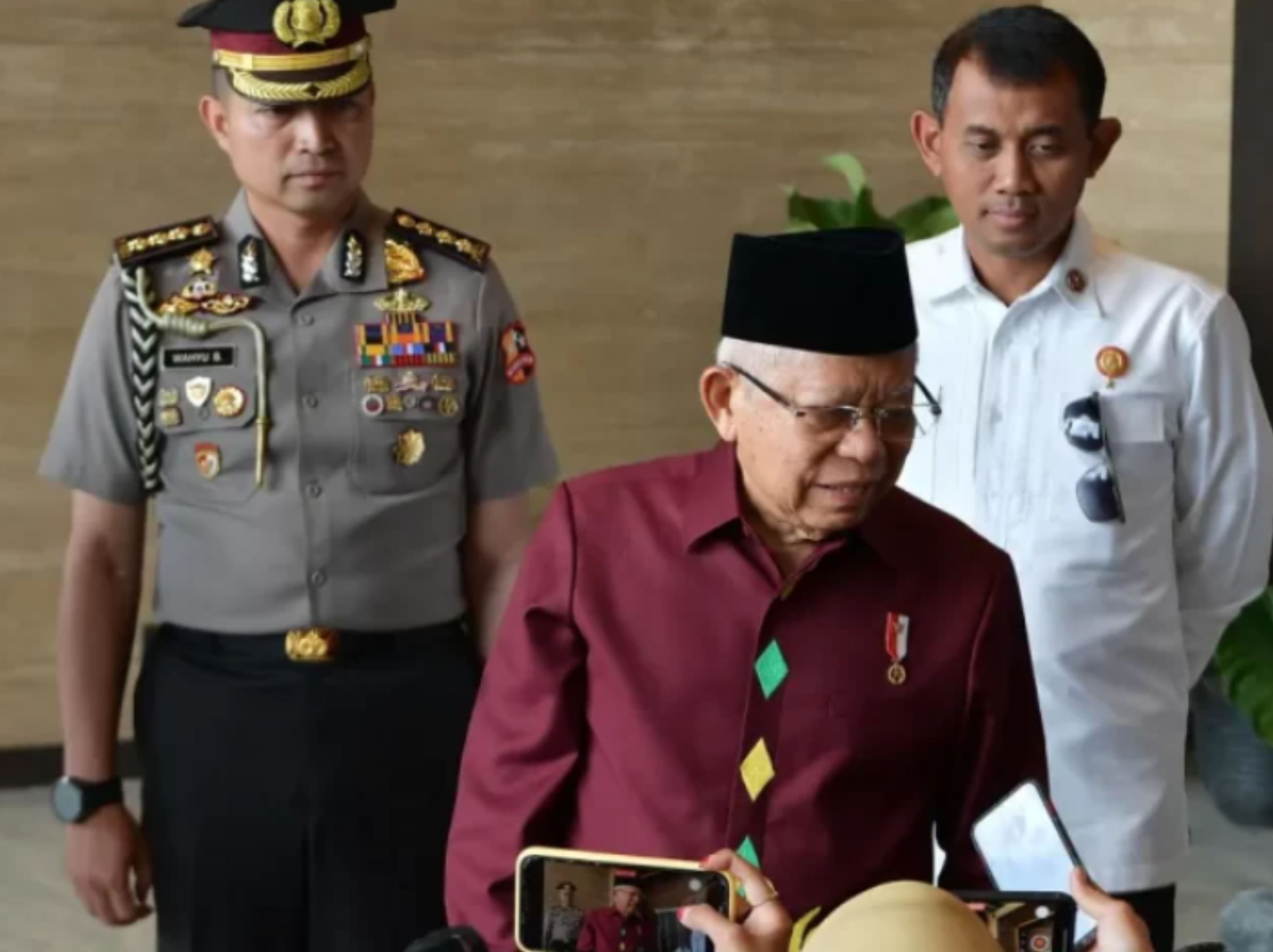 Wakil Presiden (Wapres) K.H. Ma&rsquo;ruf Amin baru saja mengikuti Sidang Kabinet Paripurna terakhir yang dipimpin Presiden Joko Widodo di Istana Garuda, Ibu Kota Nusantara (IKN), <b>(Dokumentasi Wapres RI)</b>