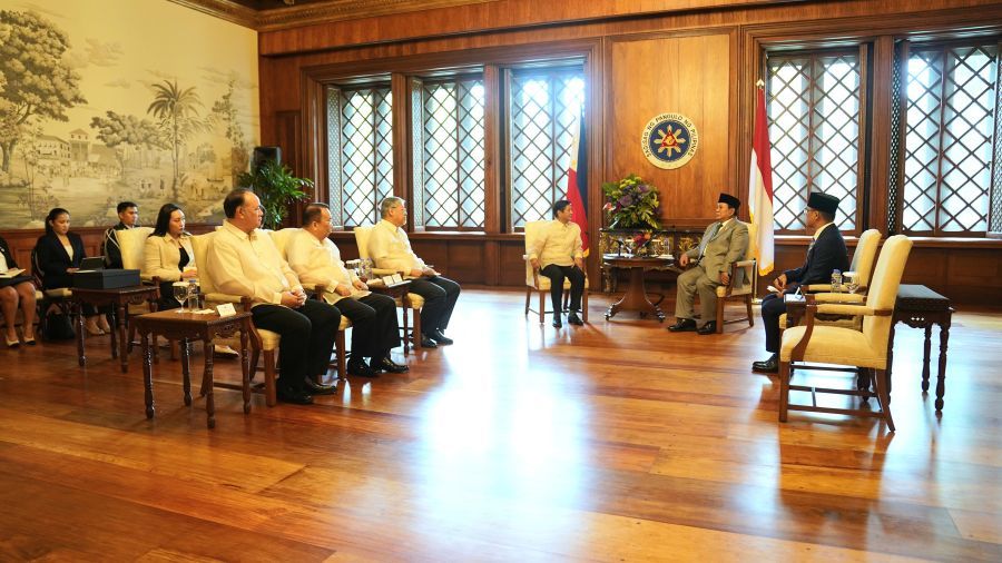 Menteri Pertahanan RI Prabowo Subianto melakukan pertemuan resmi dengan Presiden Filipina H.E. Mr. Ferdinand Romualdez Marcos Jr., di Istana Malacanang, Manila, Jumat (20/9). <b>(Dok.Istimewa)</b>