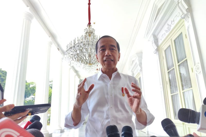 Presiden RI Joko Widodo memberikan keterangan pers di halaman Istana Merdeka Jakarta, Sabtu (21/9/2024). <b>(Dok.Antara)</b>