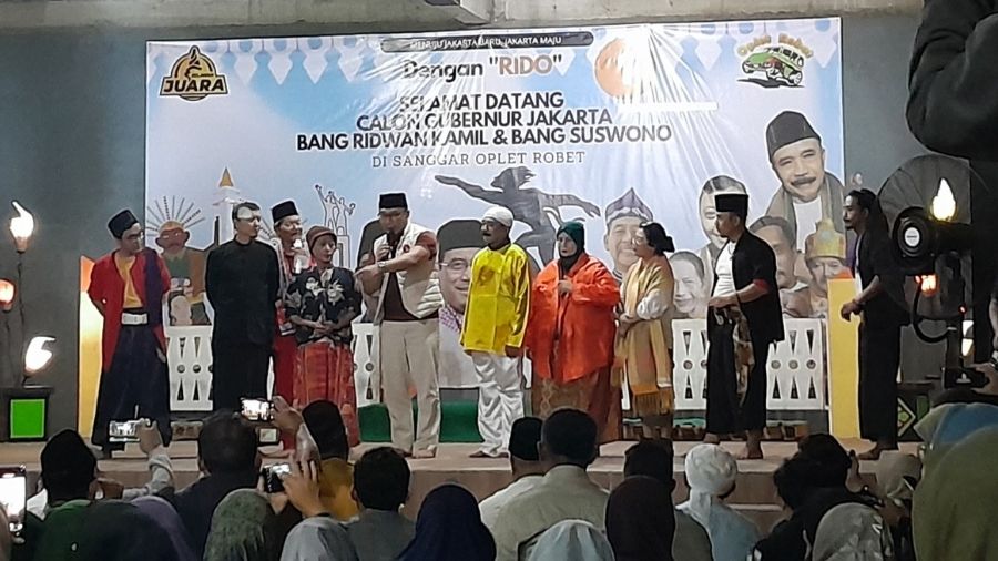 Ridwan Kamil Sambangi Sanggar Oplet Robet <b>(Ntvnews.id/Adiansyah)</b>