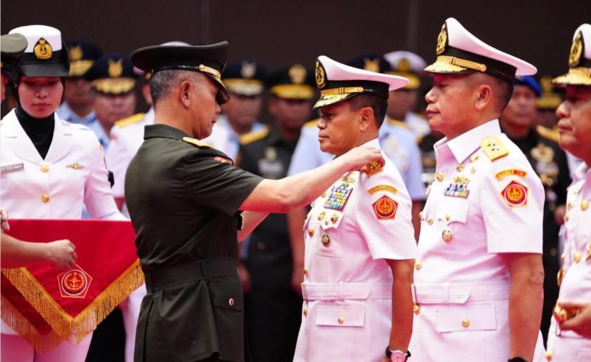 Kasum TNI Letjen Richard Tampubolon saat mempimpin sertijab. 