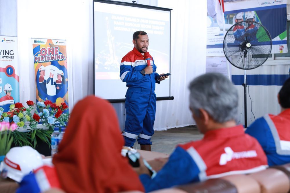 Kegiatan pengarahan dari manajemen PT Pertamina EP Cepu saat peninjauan sumberdaya migas di sumur Tedong (TDG)-001 yang berada di area Kecamatan Mamosalato, Kabupaten Morowali Utara - Sulawesi Tengah/Foto: Istimewa