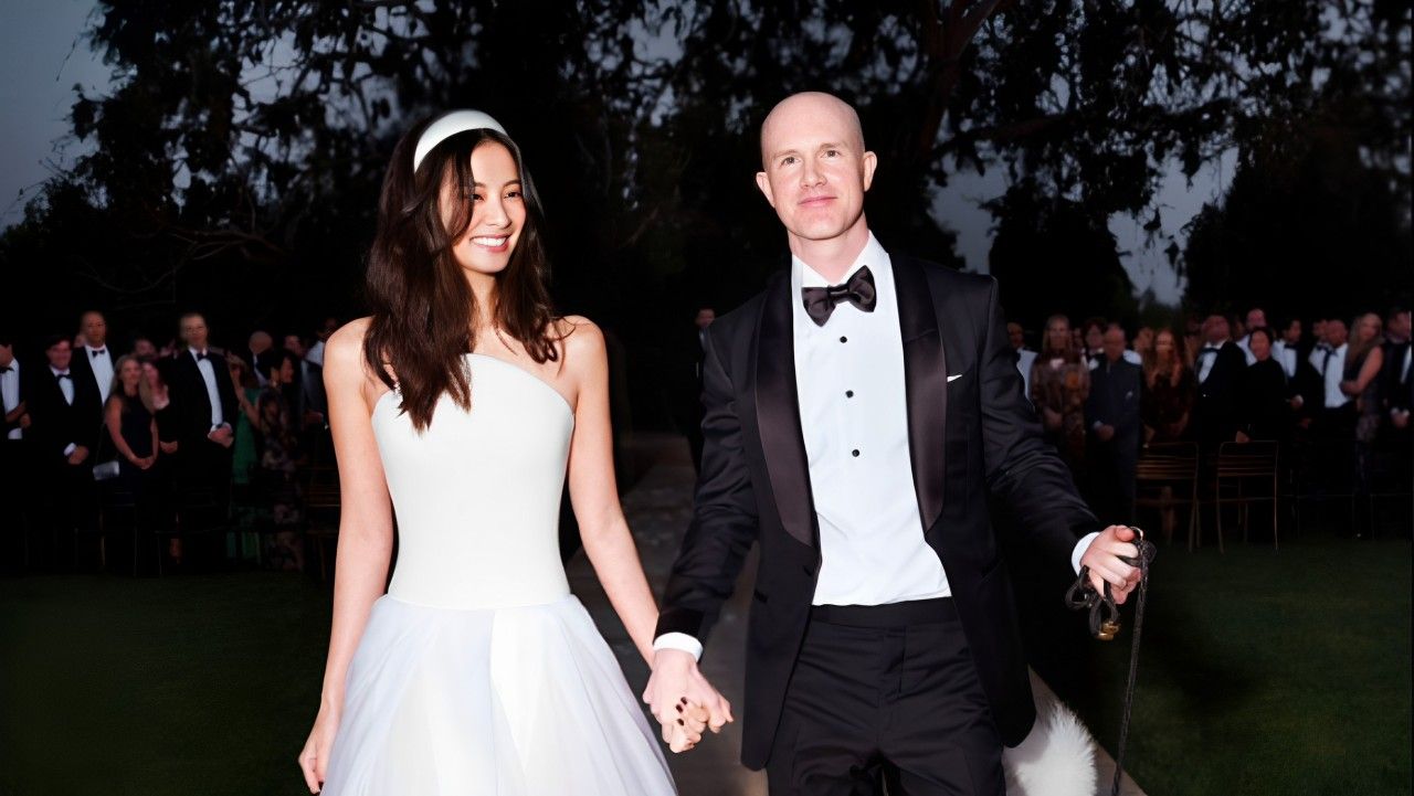 Brian Armstrong dan Istri <b>(Twitter)</b>