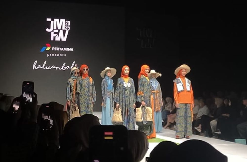 Produk UMKM binaan Pertamina menarik perhatian dan raih predikat terbaik di Jakarta Muslim Fashion Week 2024/Foto: Istimewa