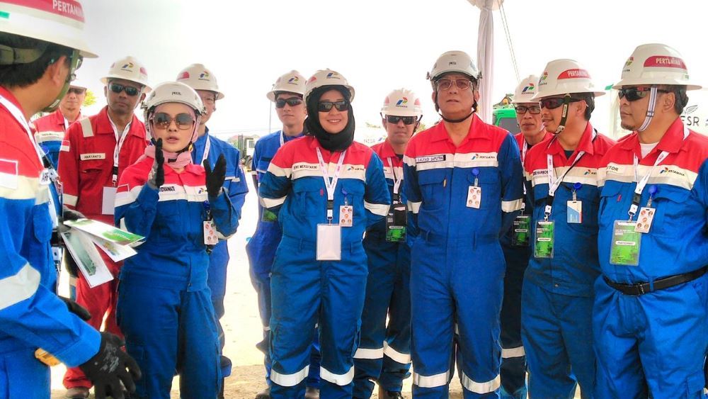 Direktur Utama Pertamina Nicke Widyawati memberikan arahan pada kegiatan injeksi CO2 di Lapangan Sukowati, Bojonegoro, Jawa Timur/Foto: Istimewa 