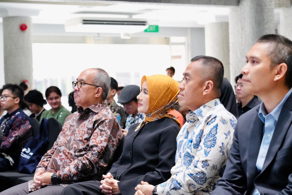 Direktur Utama Pertamina Nicke Widyawati bersama Duta Besar Republik Indonesia untuk Singapura Suryo Pratomo menghadiri kegiatan Pertamina Goes to Campus 2024 di Singapura/Foto: Istimewa