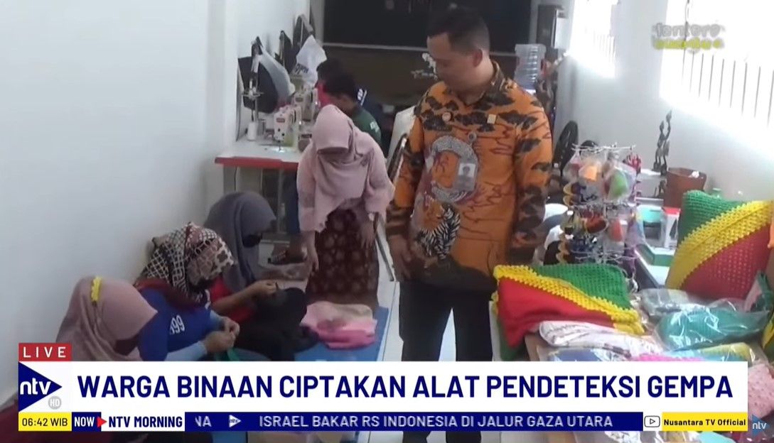 Warga binaan Lapas Kelas IIB Sumedang, Jawa Barat, menciptakan inovasi baru berupa kerajinan tangan hingga alat pendeteksi gempa.