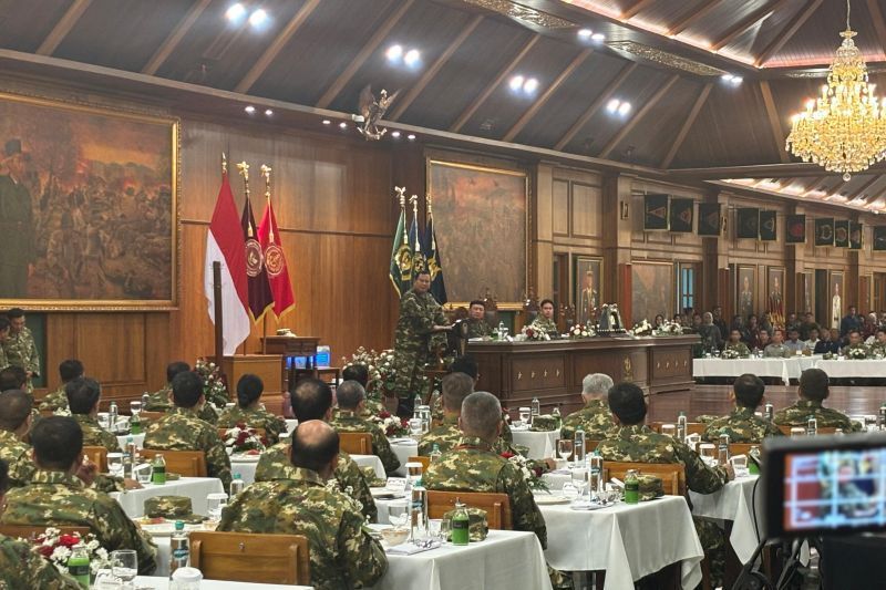 Presiden Prabowo Subianto saat makan malam bersama taruna Akmil <b>(ANTARA)</b>