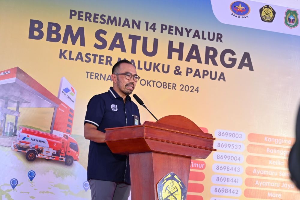 Direktur Utama Pertamina Patra Niaga Riva Siahaan memberikan sambutan pada peresmian 14 Penyalur BBM Satu Harga Klaster Maluku dan Papua di Halaman Kantor Fuel Terminal Ternate, Maluku Utara, Rabu (30/10/2024)/Foto: Istimewa