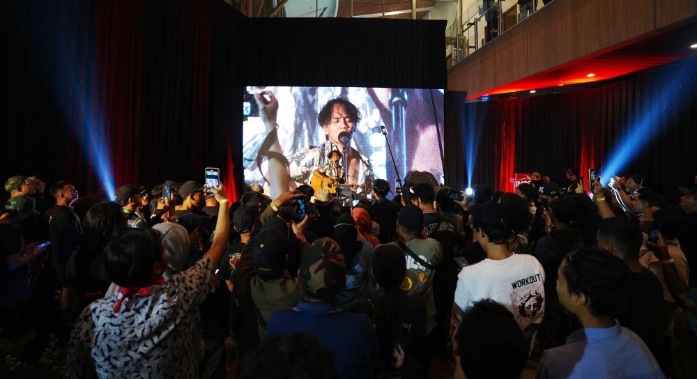 Kaka Slank membawakan sejumlah lagu hitsnya di IMOS 2024. (Foto: Istimewa/Seven&nbsp;Event)