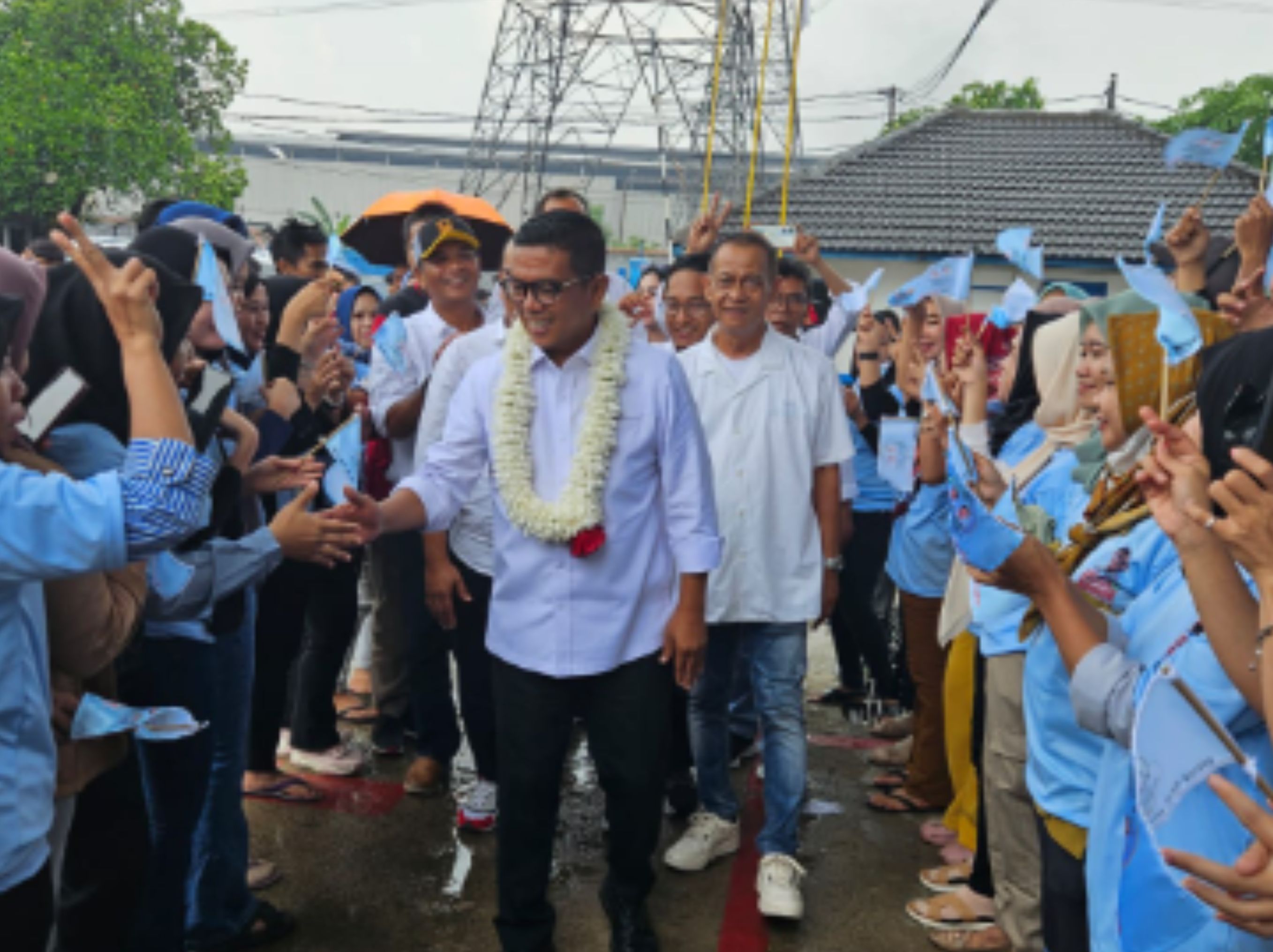 Ribuan Buruh Antusias Dukung Program Sekolah Gratis yang Digagas, Ini Kata Andra Soni <b>(DOKUMENTASI)</b>