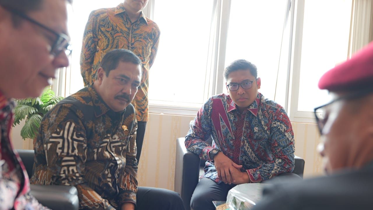 Wakil Menteri Pertanian (Wamentan) Sudaryono bersama rombongan mendampingi Menteri Imigrasi elakukan kunjungan ke Lapas Karanganyar di Pulau Nusakambangan Cilacap, Jawa Tengah, Jumat (1/11/2024). <b>(Dok.Istimewa)</b>