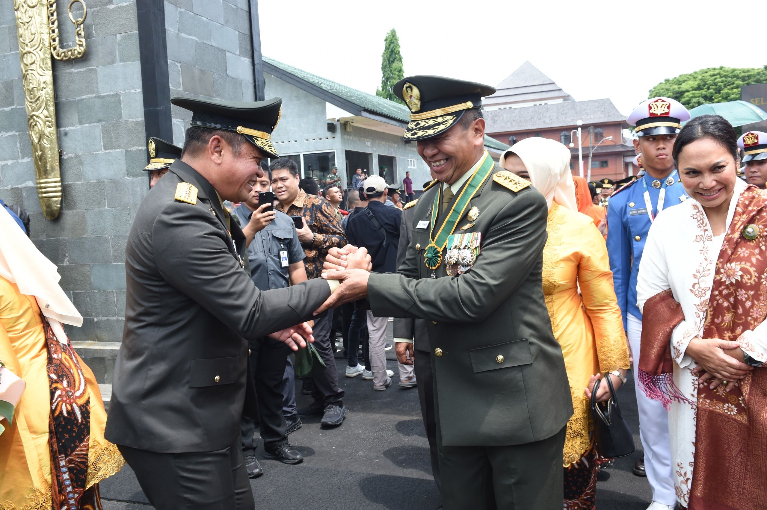 Kepala Staf Angkatan Darat (Kasad) Jenderal TNI Maruli Simanjuntak, M.Sc., memimpin upacara Wisuda Purnawira Perwira Tinggi (Pati) TNI AD <b>(Istimewa)</b>