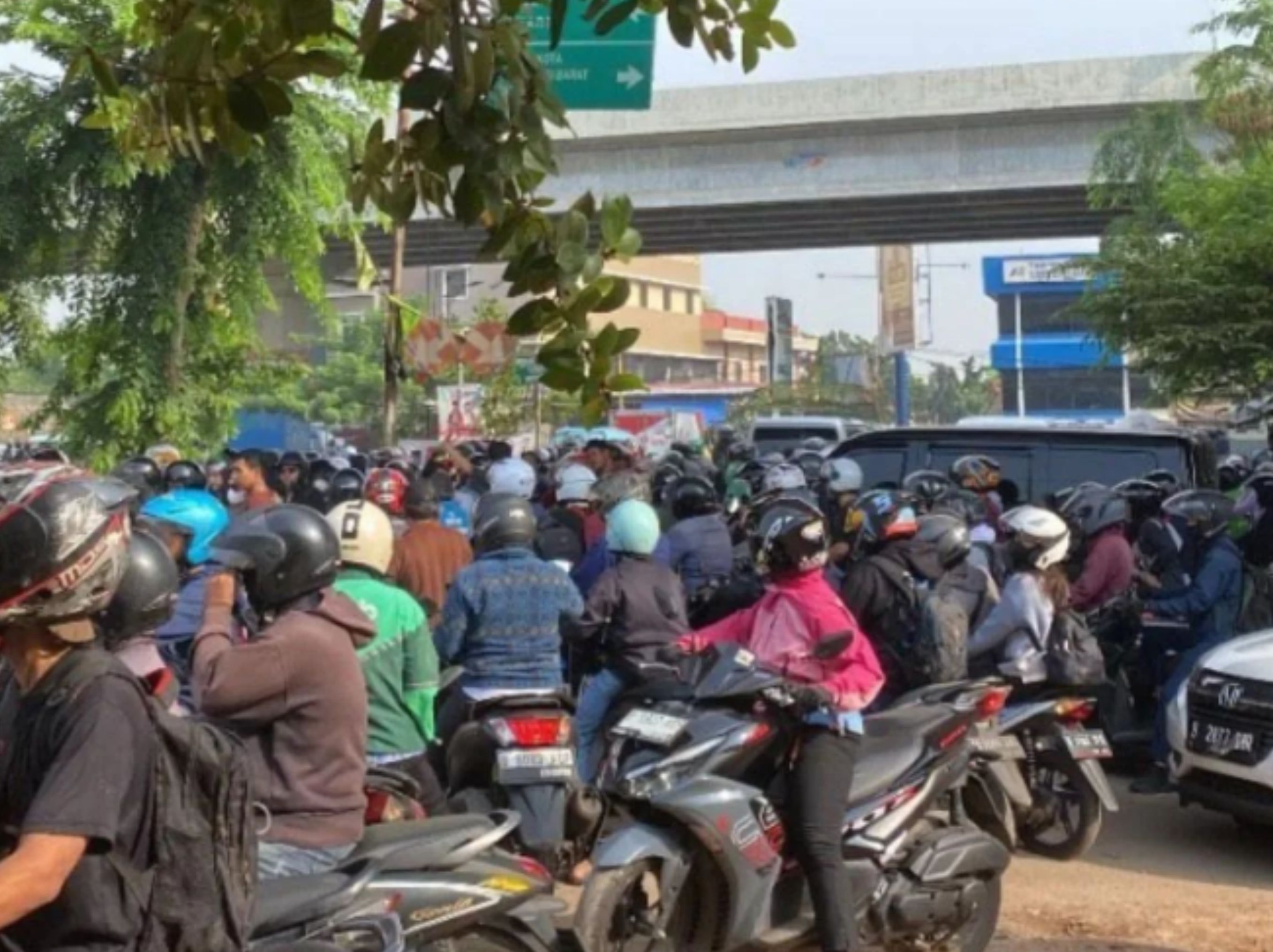 Kemacetan di Kalimalang BEKASI <b>(BEKASI24jam)</b>