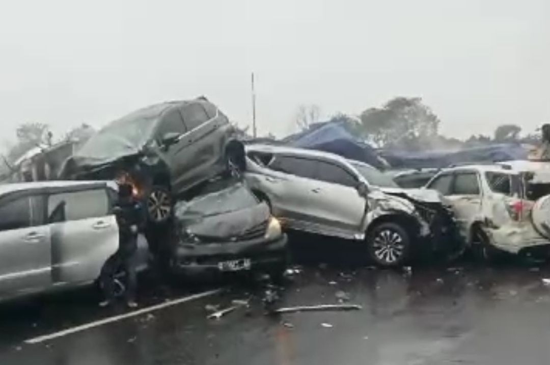 Kecelakaan beruntun di Jalan Tol Cipularang KM 92. 