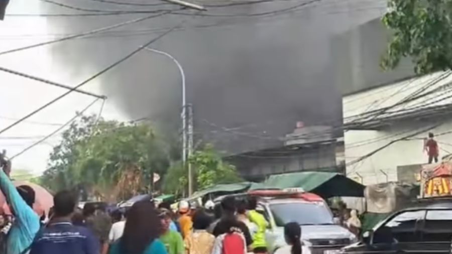 Kebakaran Gudang di Penjaringan Jakarta Utara  <b>(Instagram @humasjakfire)</b>