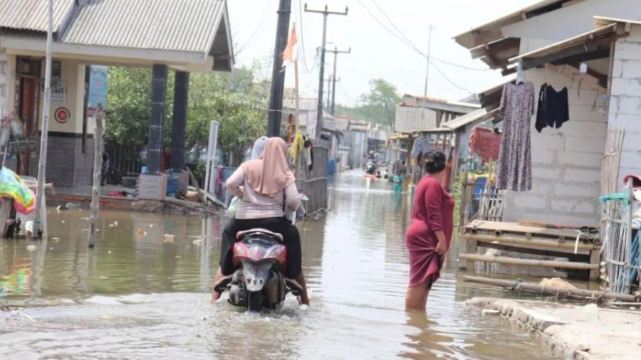 Permukiman warga terdampak pasang air laut di Desa Pantai Mekar, Kecamatan Muaragembong, Kabupaten Bekasi, Jawa Barat, Selasa. <b>(Dok.Antara)</b>