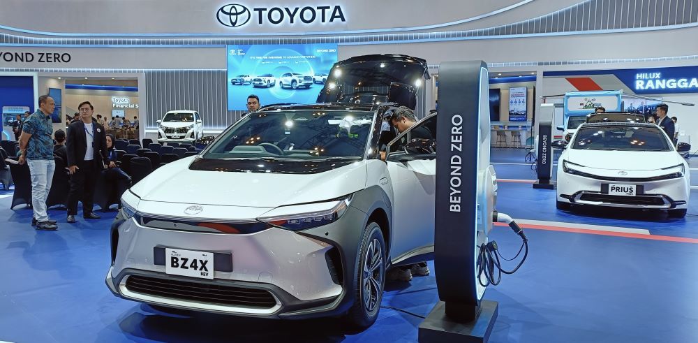 Mobil listrik Toyota bZ4X. (Foto: Adiantoro/NTV)