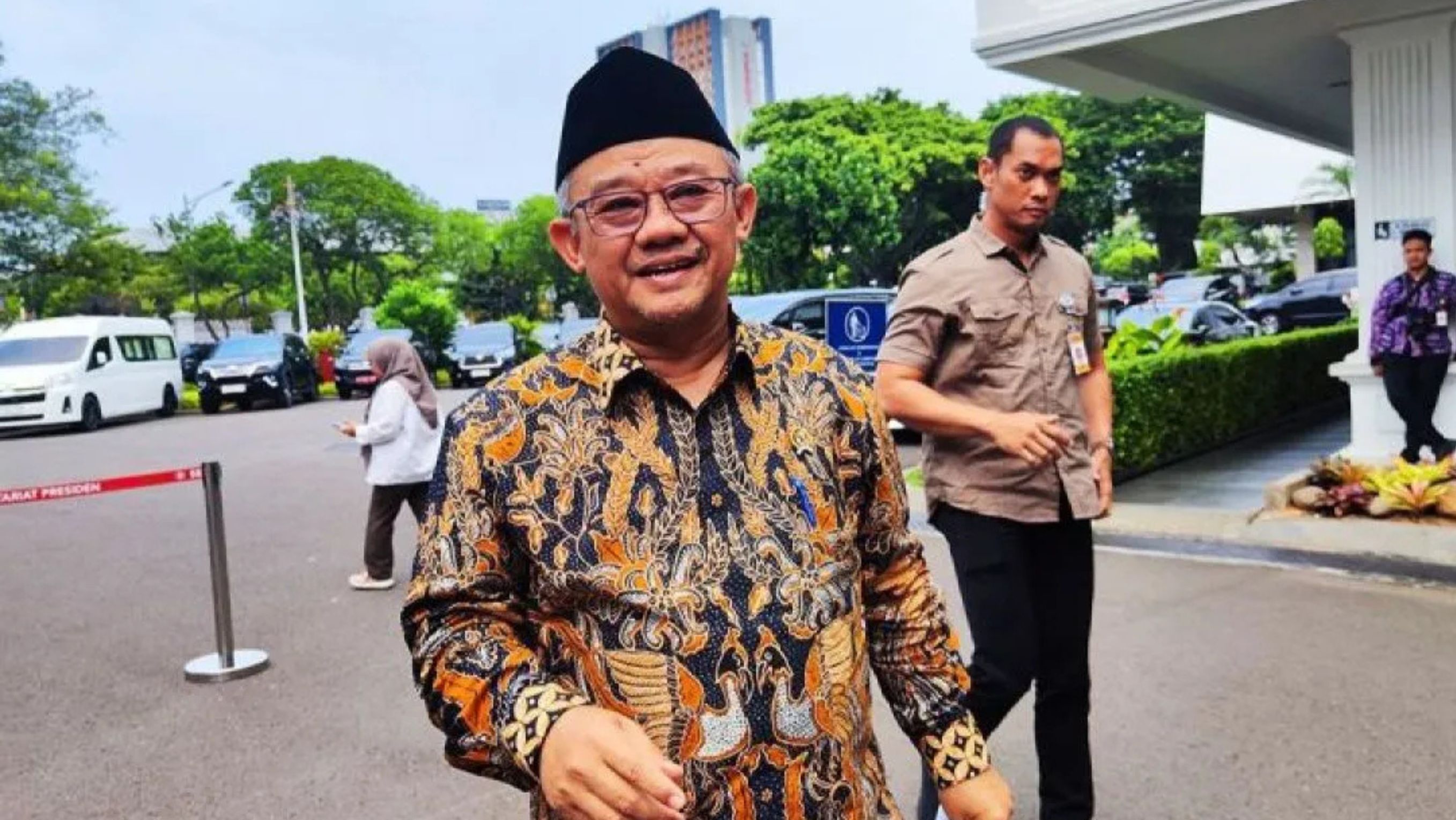 Menteri Pendidikan Dasar dan Menengah (Mendikdasmen) Abdul Mu'ti saat ditemui di Istana Kepresidenan Jakarta, Selasa (26/11/2024).  <b>(ANTARA (Mentari Dwi Gayati/am))</b>