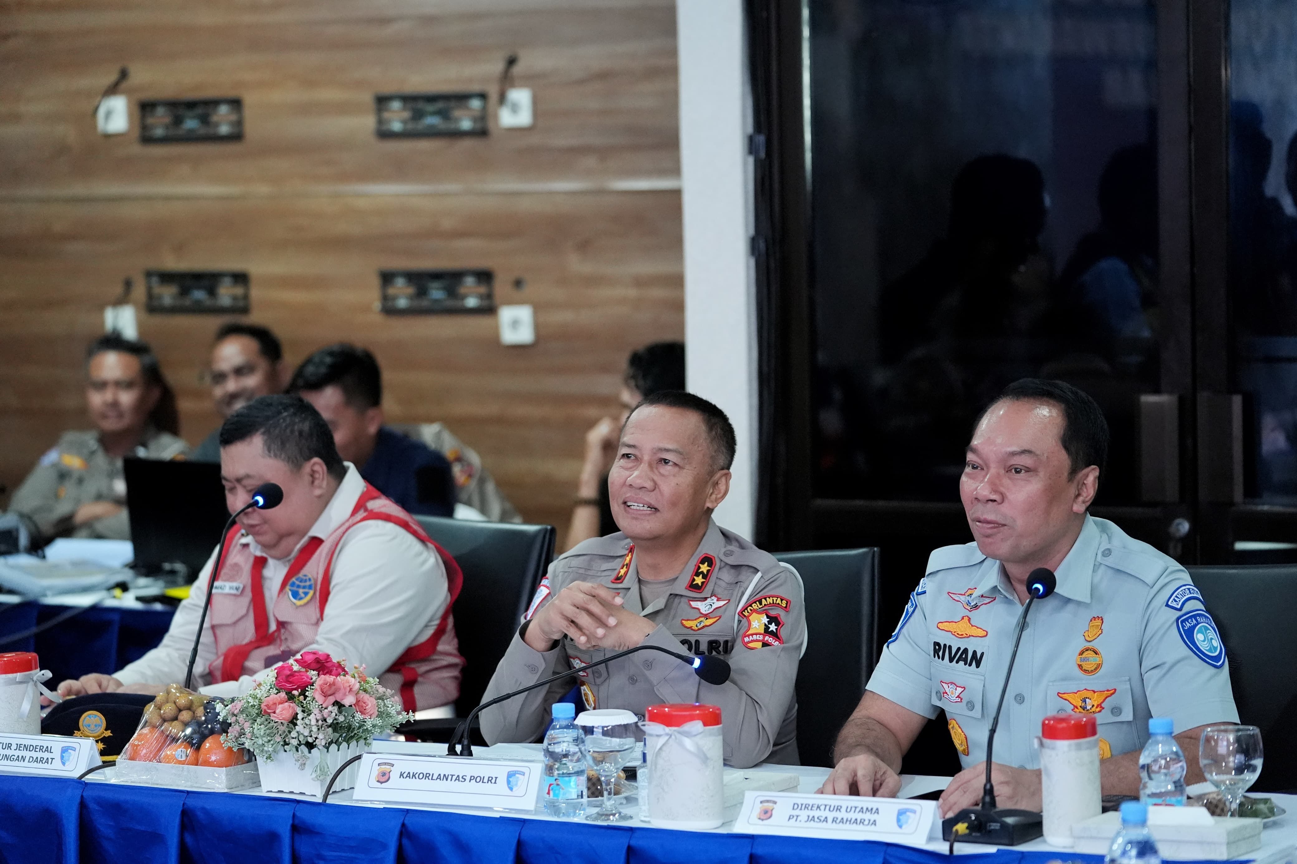 Kepala Korps Lalu Lintas (Kakorlantas) Polri Irjen Pol Aan Suhanan, bersama Dirut PT. Jasa Raharja Rivan A. Purrwantono, Ketua Badan Pengelola Jalan Tol (BPJT) Miftachul Munir, Direktur Lalu Lintas Jalan Ditjen Hubdat Kemenhub Ahmad Yani. <b>(Dok.Istimewa)</b>