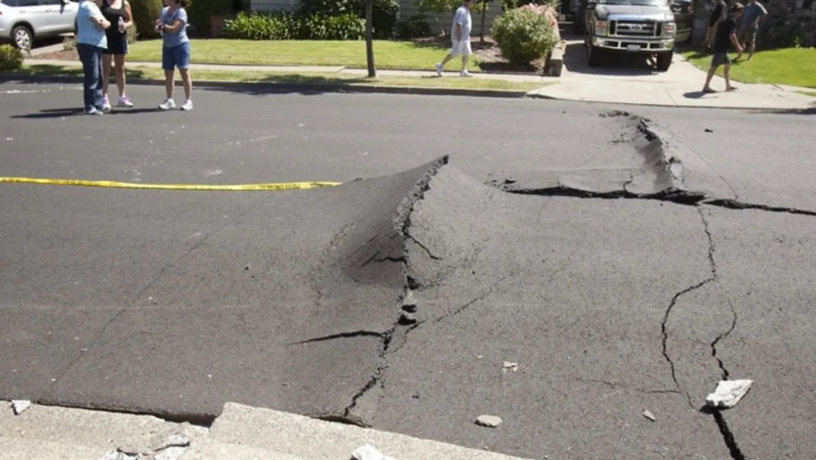 Pihak berwenang pada Kamis (5/12/2024) mencabut peringatan tsunami yang sempat dikeluarkan menyusul gempa bermagnitudo 7 di lepas pantai California. Gempa tersebut terjadi sekitar 60 mil (96 kilometer) di barat daya Ferndale, Humboldt County. Pusat g <b>(ANTARA/Anadolu/py)</b>